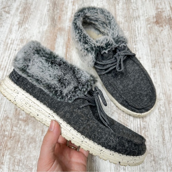 Hey Dudes Britt Dark Charcoal Slip On Bootie Size 9 - Picture 1 of 5